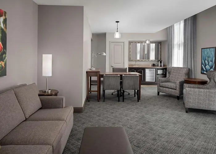 Corner Queen Suite